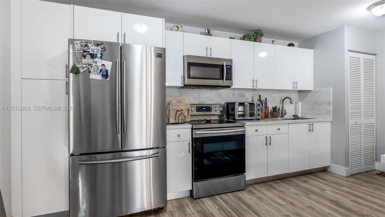 7208 Fairway Dr, Unit I9, Miami Lakes, FL 33014 Photo