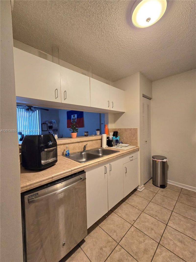 1715 Village Blvd, Unit 205, West Palm Beach, FL 33409 Photo