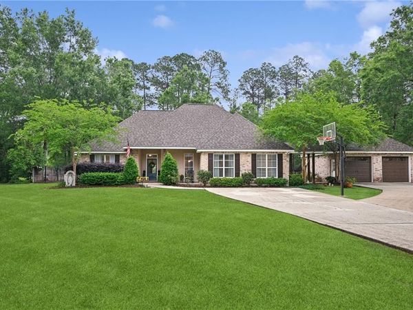 800 STILL Court, Madisonville, LA 70447