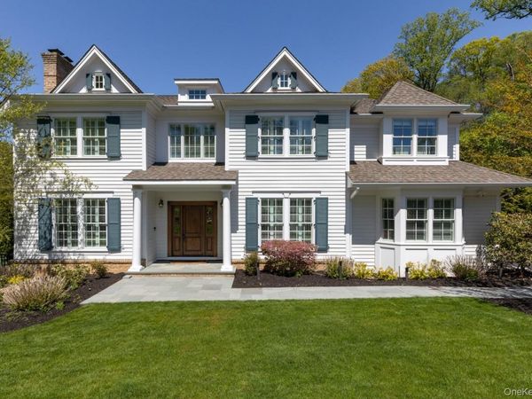152 Plymouth Court, Manhasset, NY 11030