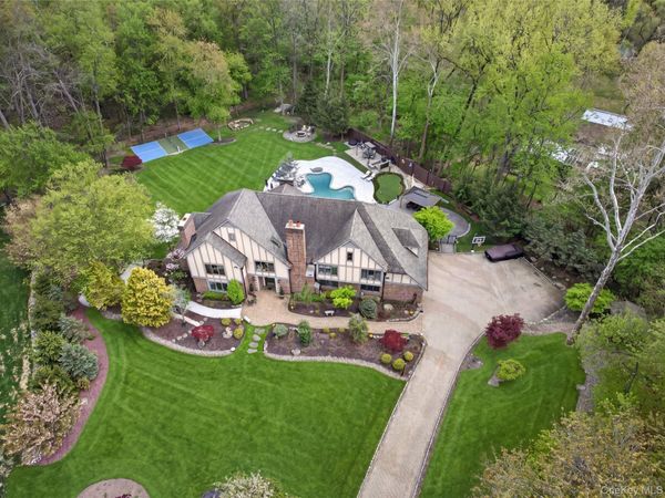 4 Abbey Road, Orangeburg, NY 10962