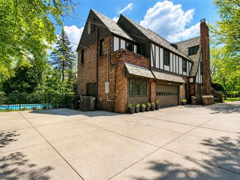19001 Shelburne Road, Shaker Heights, OH 44118 Photo 2