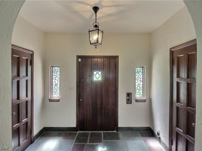 19001 Shelburne Road, Shaker Heights, OH 44118 Photo 4