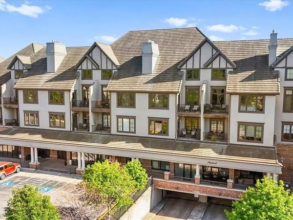 10511 Mission Road, Unit 305, Leawood, KS 66206