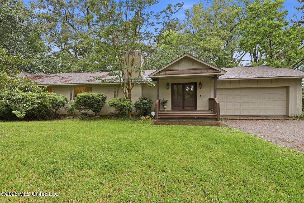 137 Lakeview Drive, Madison, MS 39110 Main Photo