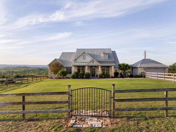 1130 Crownover LN, Round Mountain, TX 78663