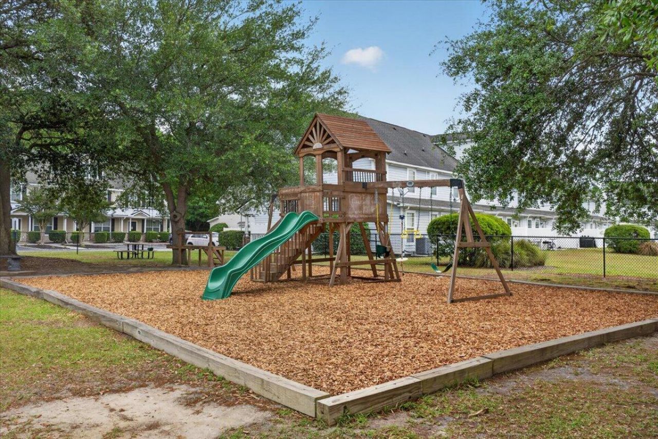112 Hemingway Photo 26