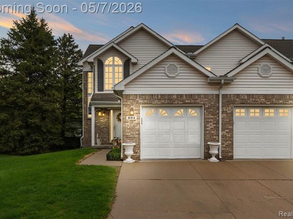 894 Natures Cove Court, Wixom, MI 48393