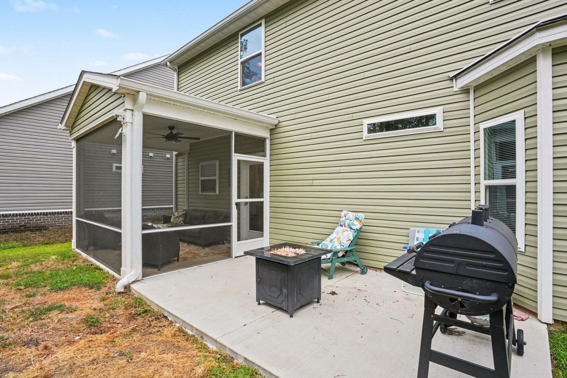 2449 Campton Loop Photo 33