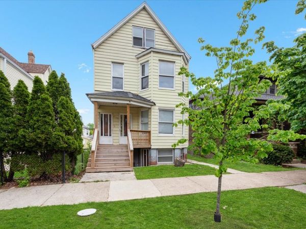 2643 N Monticello Avenue , Chicago, IL 60647