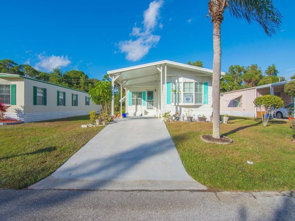 8 Novedades, Port Saint Lucie, FL 34952 Photo