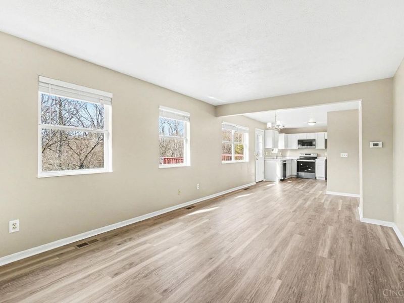 939 Venetian Terrace, Cincinnati, OH 45224 Photo 12