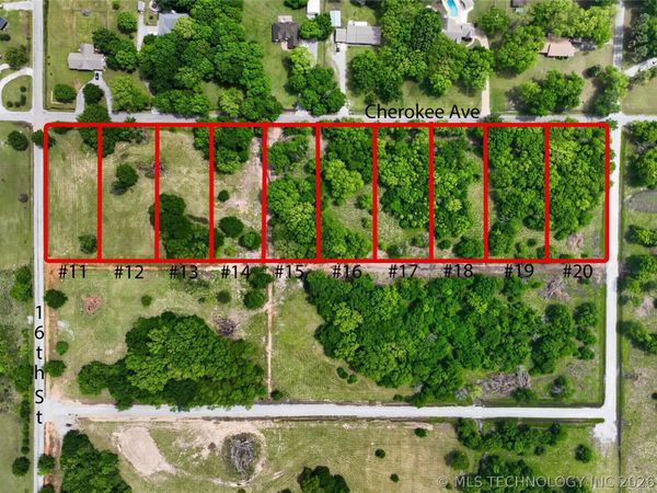 11 N Cherokee Avenue, Chouteau, OK 74337