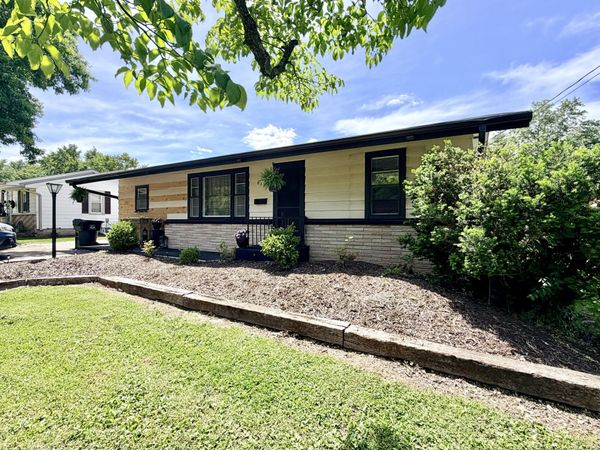 829 S Roosevelt Avenue, Aurora, MO 65605