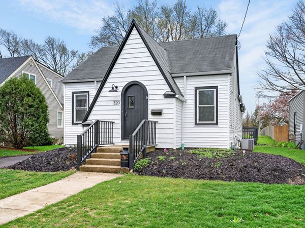 320 Chalmers Street , Geneva, IL 60134