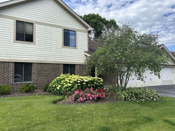 823 E Coach Road, Unit 5, Palatine, IL 60074