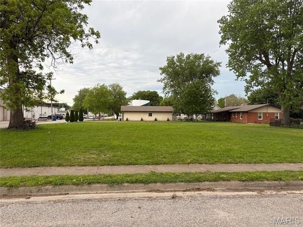 9 N 2nd Street, New Baden, IL 62265