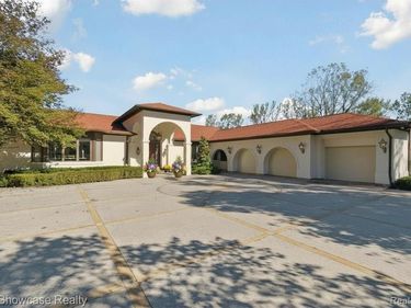 9109 N Territorial Road, Salem Twp, MI 48170