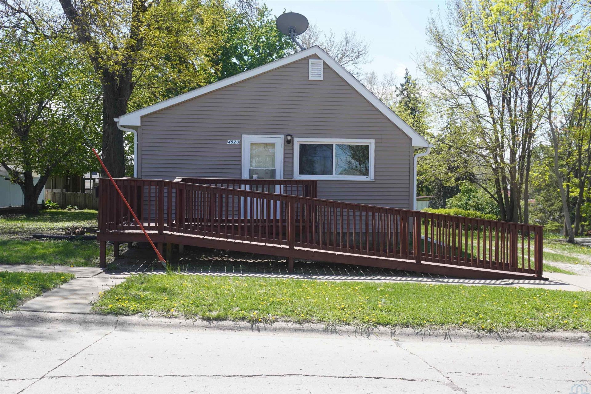 4520 Davis Ave, Sioux City, IA 51106 Main Photo