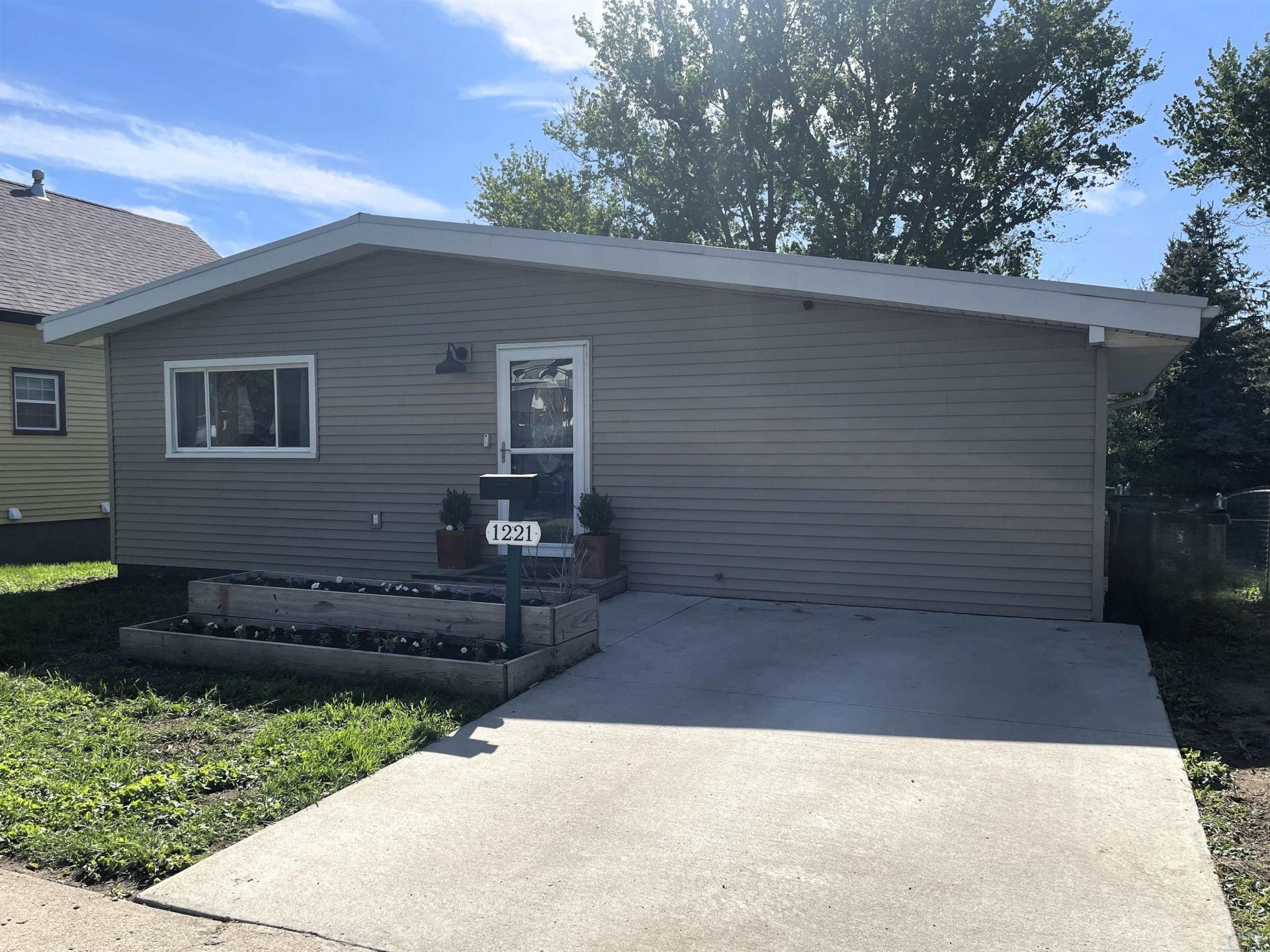 1221 S Helen St, Sioux City, IA 51106 Main Photo
