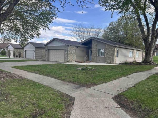 2210 E. 6th Street, Sheldon, IA 51201