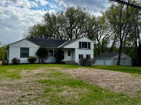 10715 Old County Road 15 , Plymouth, MN 55441