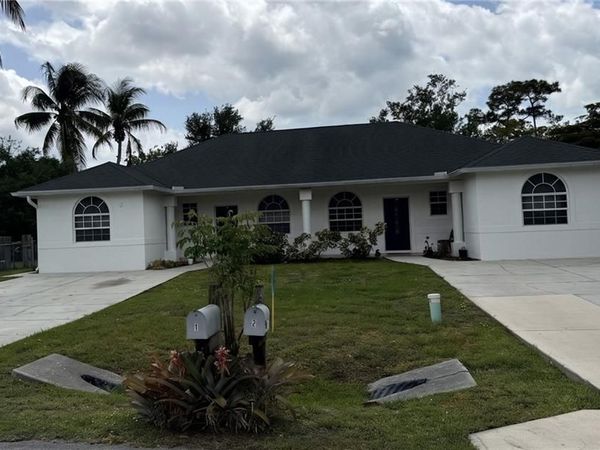 2500 Storter AVE, NAPLES, FL 34112