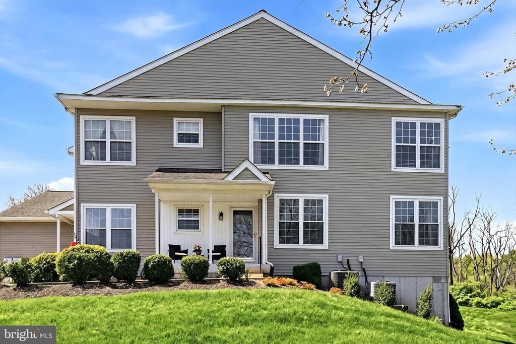 145 LEWISVILLE COURT , PHOENIXVILLE, PA 19460