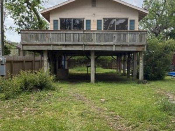 605 S Guadalupe Street , Port Lavaca, TX 77979