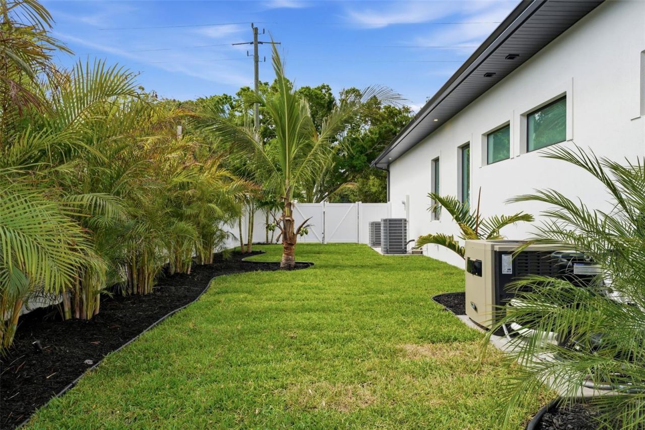 2727 Waldemere Street, Sarasota, FL 34239 Photo