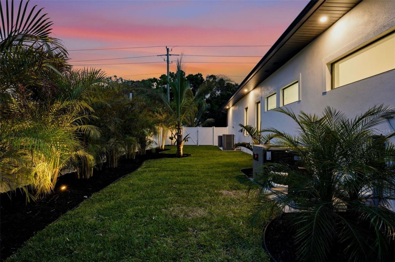 2727 Waldemere Street, Sarasota, FL 34239 Photo