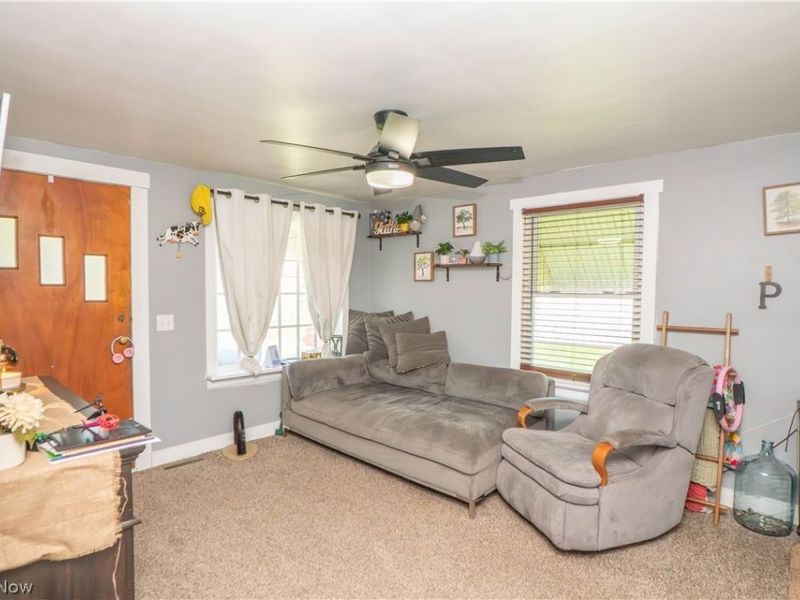 462 Fenton Avenue NE, Canton, OH 44704 Photo 2