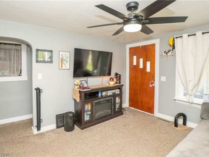 462 Fenton Avenue NE, Canton, OH 44704 Photo 3