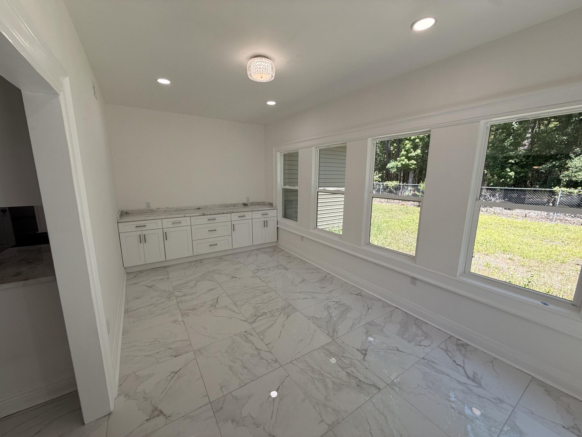 2952 Nantuckett Avenue Photo 8