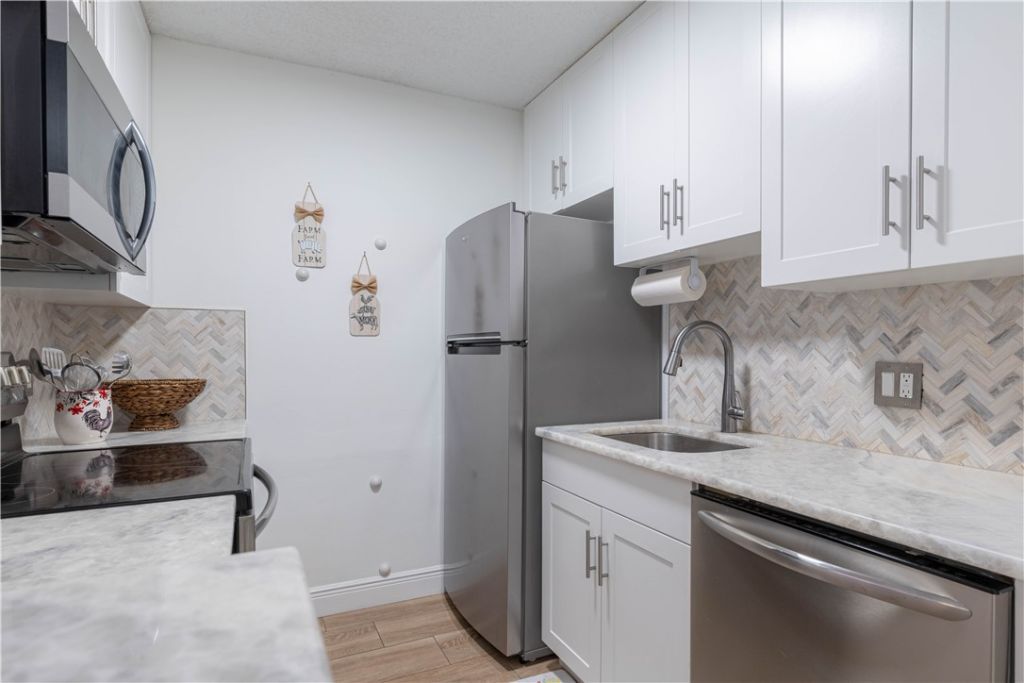 1172 Breezy Way, Unit 5D, Sebastian, FL 32958 Photo