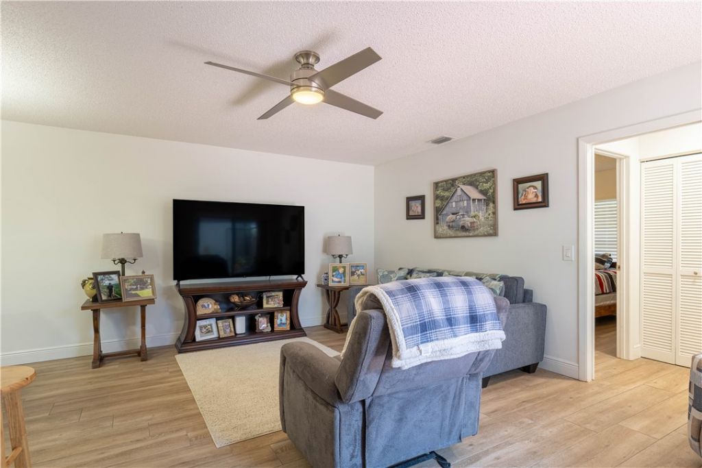 1172 Breezy Way, Unit 5D, Sebastian, FL 32958 Photo