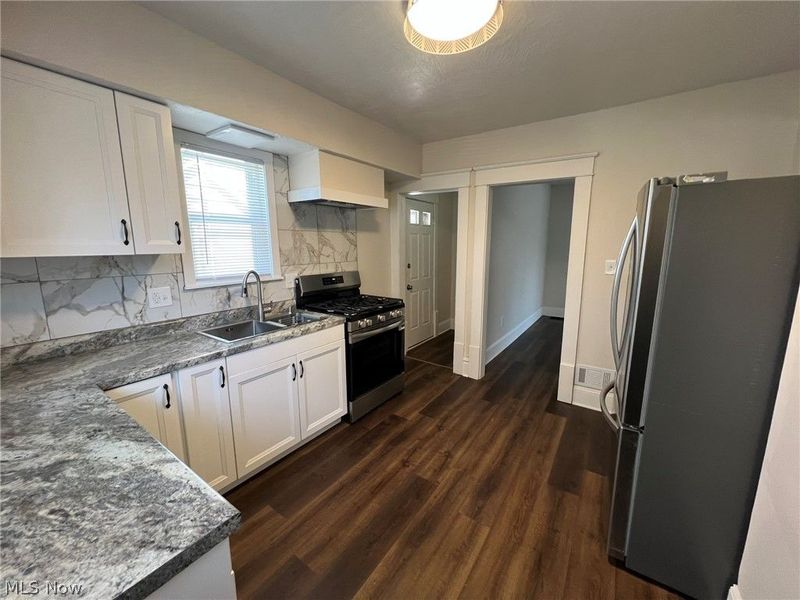 1395 Goodyear Boulevard, Akron, OH 44305 Photo 9