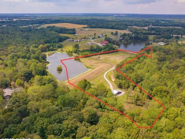 413 Law LN , Lexington, TN 38351
