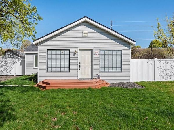 2507 E Upriver Dr, Spokane, WA 99207