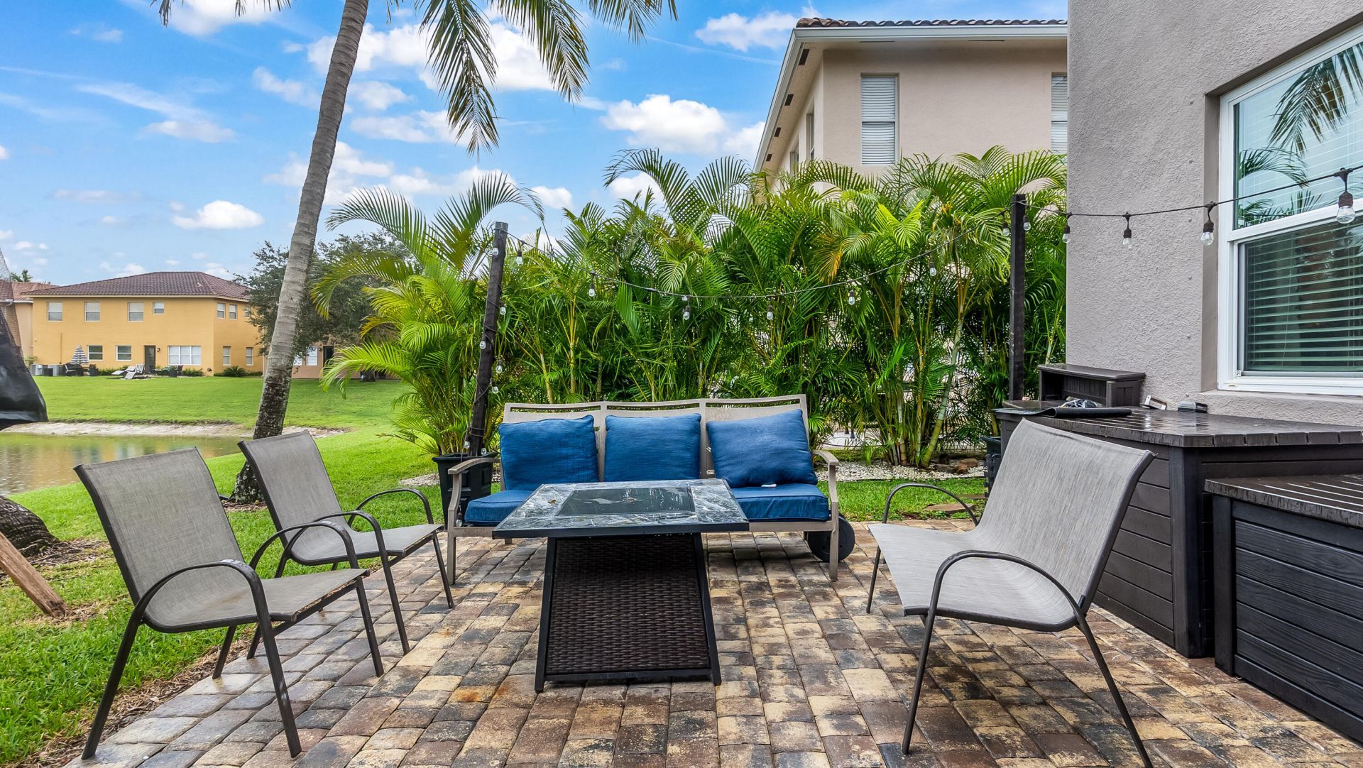 556 Cresta Circle, West Palm Beach, FL 33413 Photo