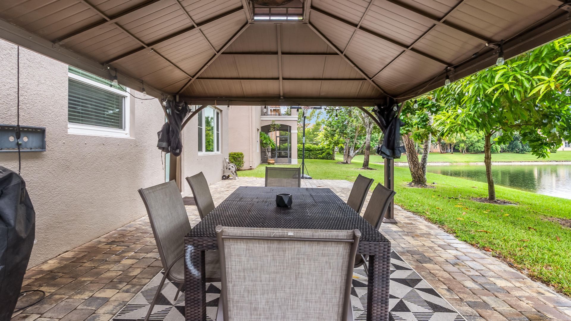 556 Cresta Circle, West Palm Beach, FL 33413 Photo