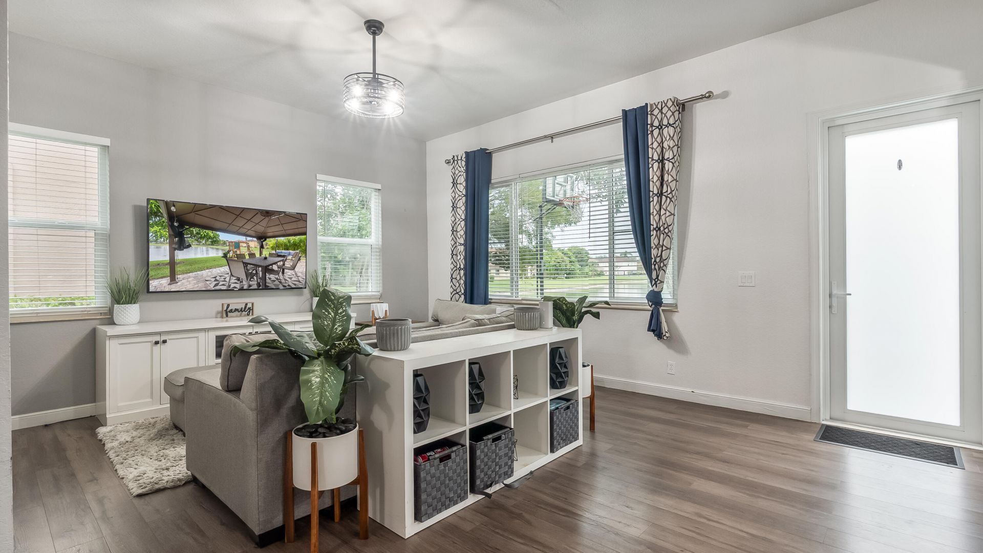 556 Cresta Circle, West Palm Beach, FL 33413 Photo