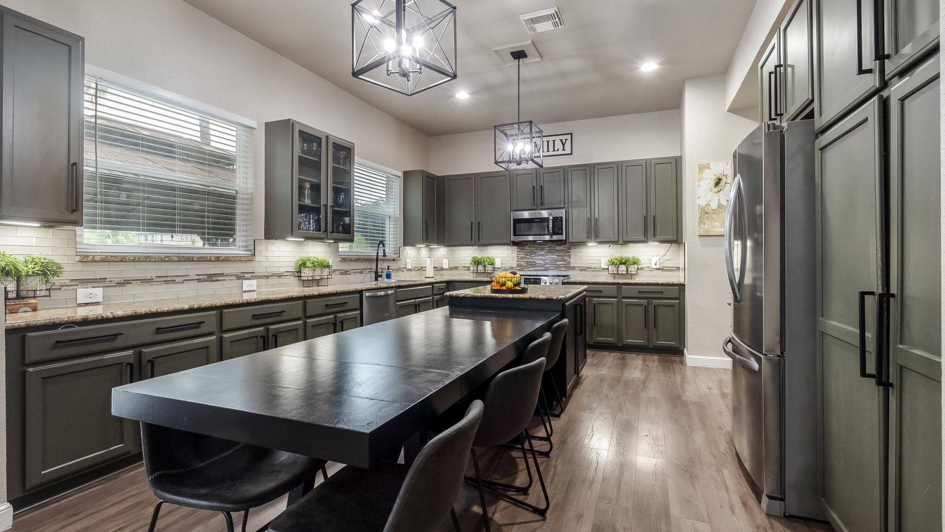 556 Cresta Circle, West Palm Beach, FL 33413 Photo