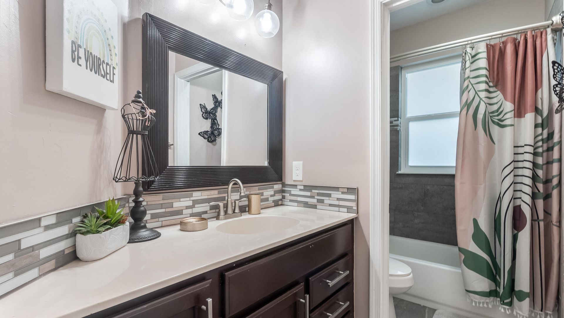 556 Cresta Circle, West Palm Beach, FL 33413 Photo