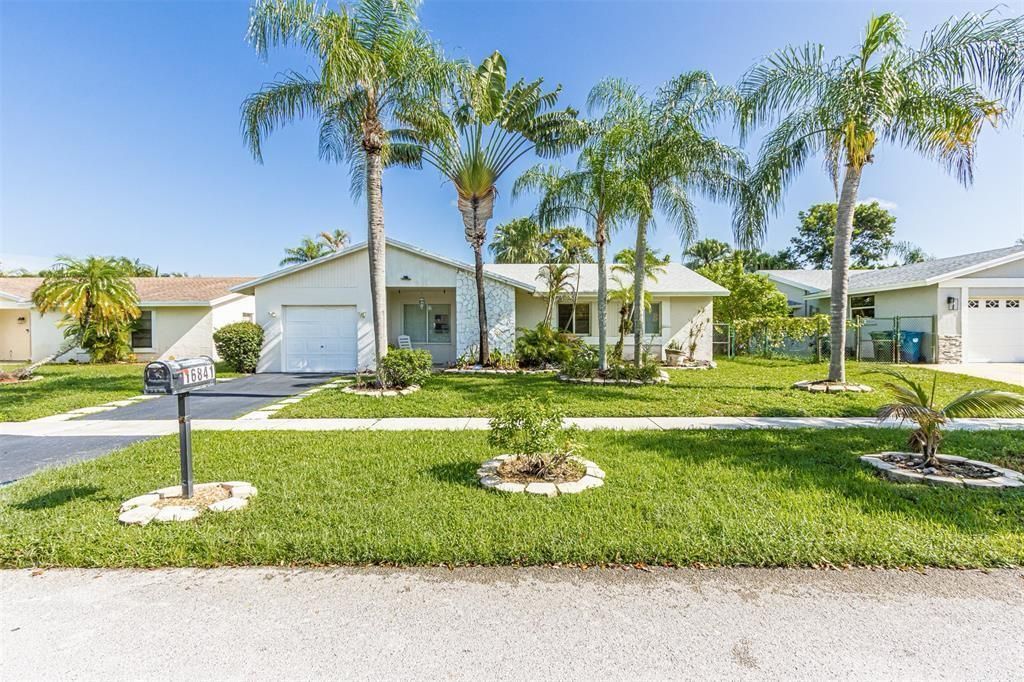 16841 Royal Poinciana Drive, Weston, FL 33326 Photo