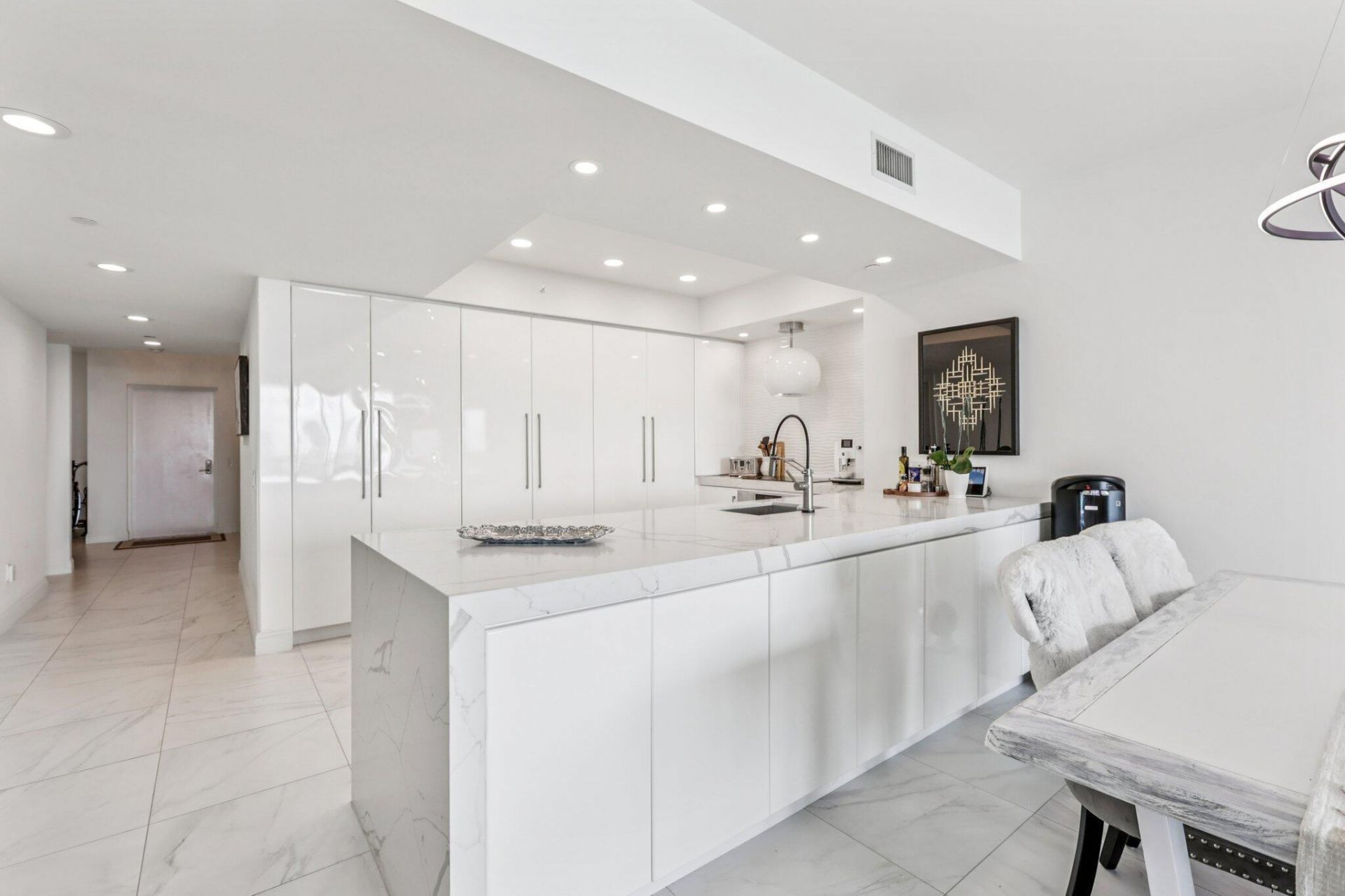 2640 Lake Shore Drive, Unit 2008, Riviera Beach, FL 33404 Photo