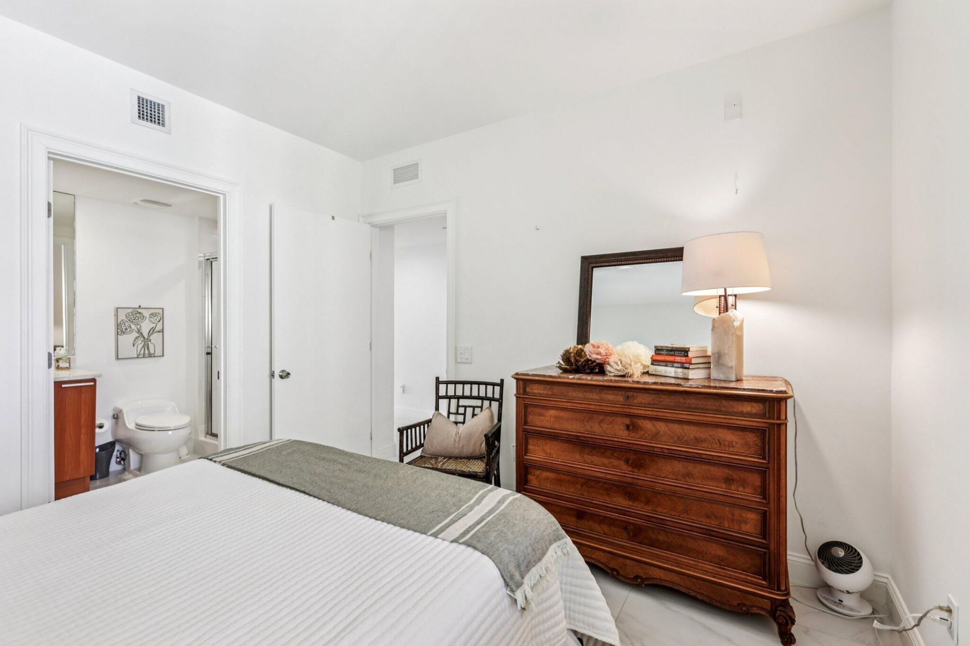 2640 Lake Shore Drive, Unit 2008, Riviera Beach, FL 33404 Photo
