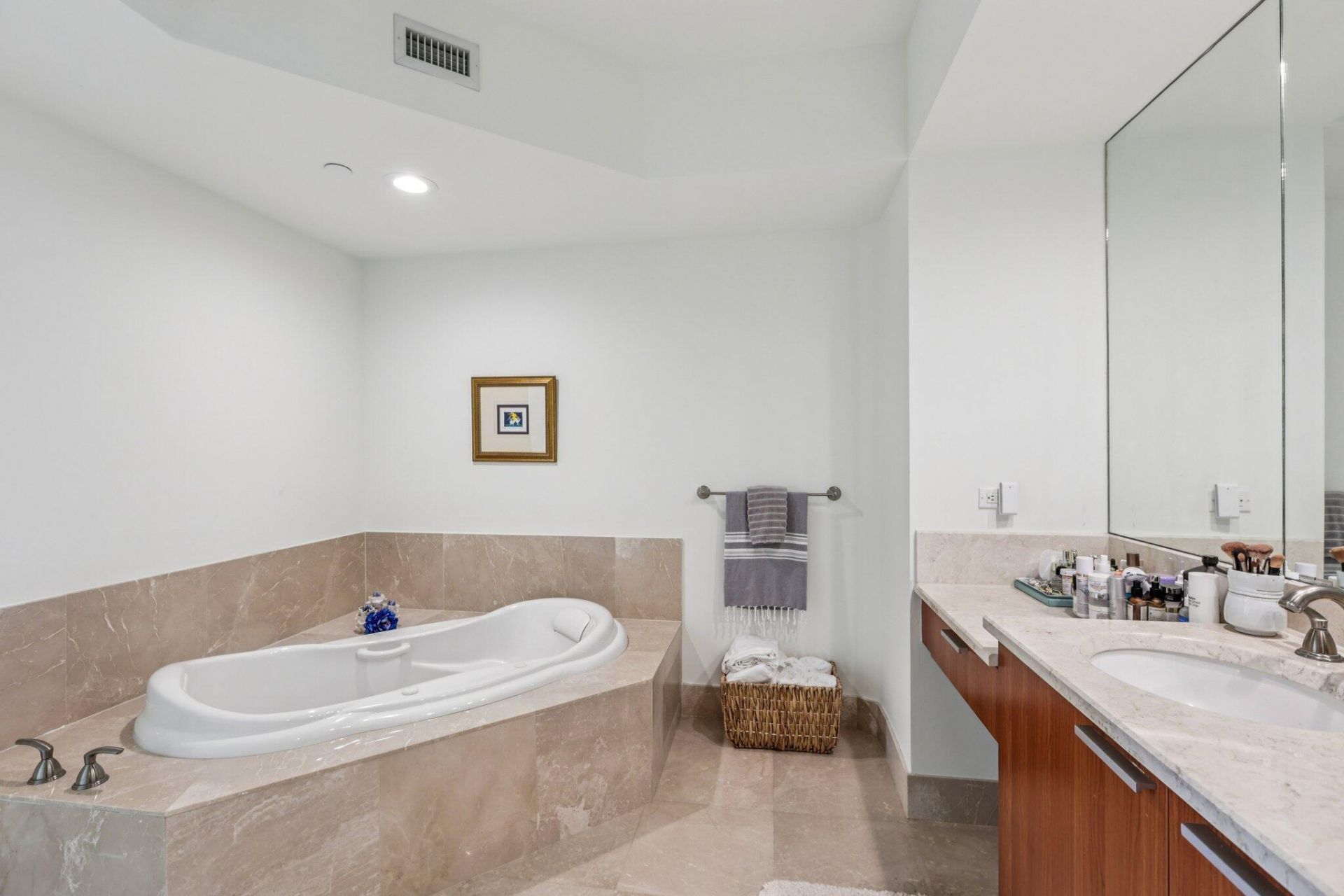 2640 Lake Shore Drive, Unit 2008, Riviera Beach, FL 33404 Photo
