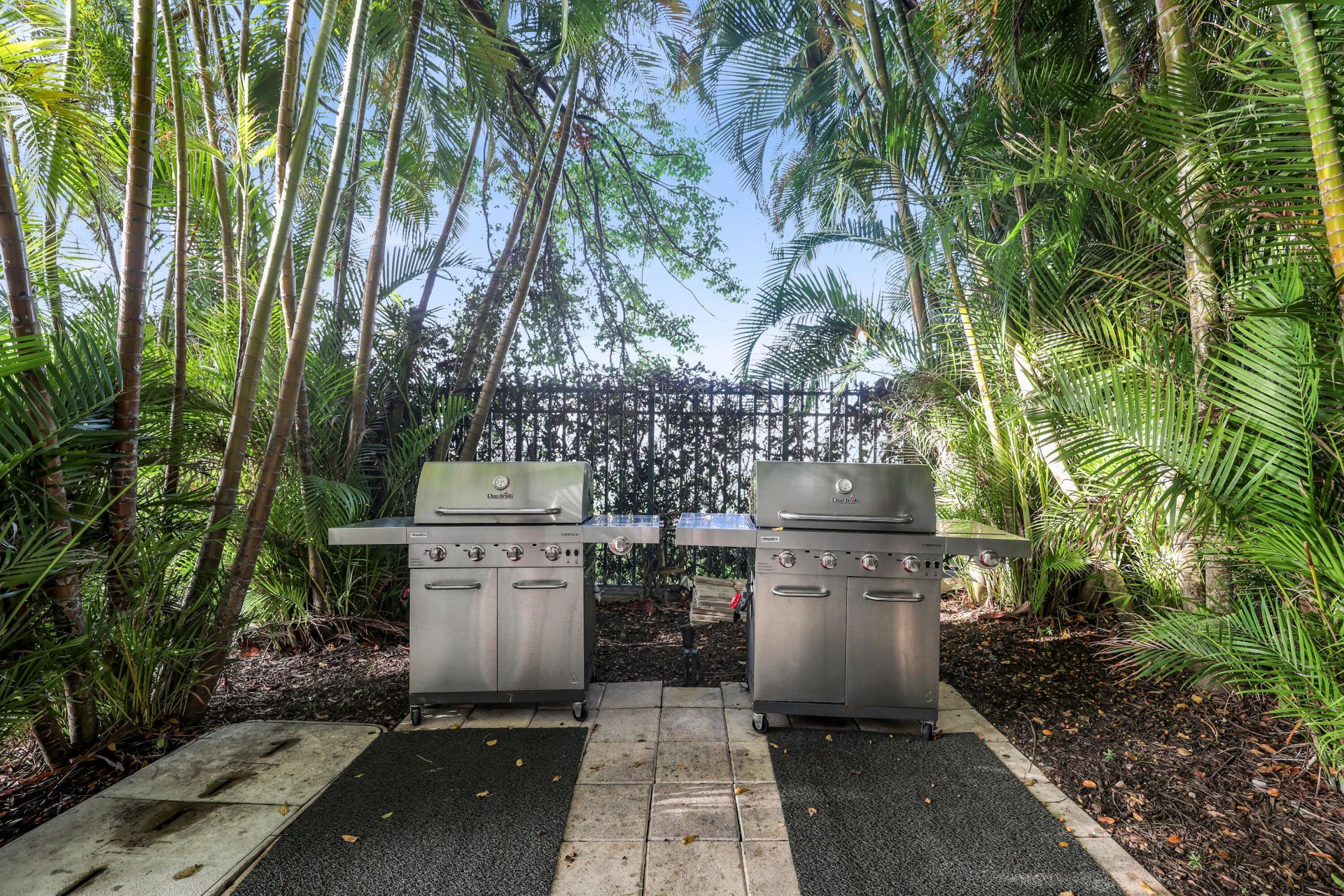 2640 Lake Shore Drive, Unit 2008, Riviera Beach, FL 33404 Photo