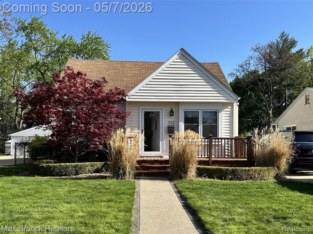 912 Woodsboro Drive, Royal Oak, MI 48067 Main Photo